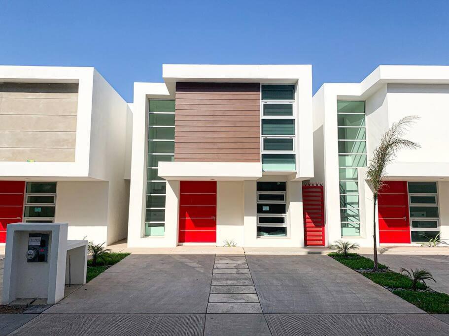 Casa Moderna Y Elegante En El Corazon De Ensenada! Villa Bagian luar foto